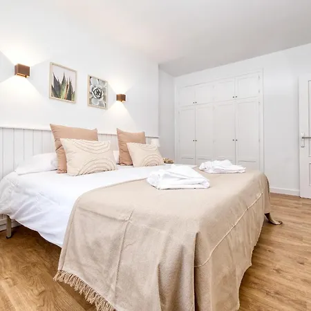 Sea Of Lava- Sea View Feriehus Puerto del Carmen (Lanzarote)